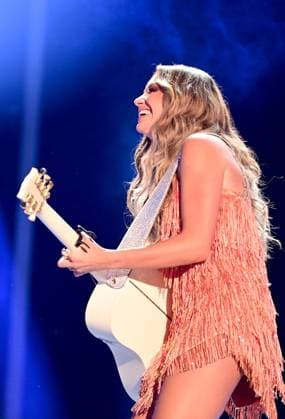 08 June 2023 - Nashville, Tennessee - Carly Pearce. 2023 CMA Music Fest Nightly Concert held at Nissan Stadium. Photo Credit: Dara-Michelle Farr AdMedia 293217 2023-06-08 Tennessee Nashville Etats-Unis  Copyright: xAdMediax STAR_293217_051
