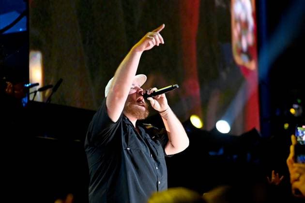 08 June 2023 - Nashville, Tennessee - Luke Combs. 2023 CMA Music Fest Nightly Concert held at Nissan Stadium. Photo Credit: Dara-Michelle Farr AdMedia 293217 2023-06-08 Tennessee Nashville Etats-Unis  Copyright: xAdMediax STAR_293217_057