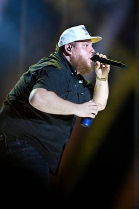 08 June 2023 - Nashville, Tennessee - Luke Combs. 2023 CMA Music Fest Nightly Concert held at Nissan Stadium. Photo Credit: Dara-Michelle Farr AdMedia 293217 2023-06-08 Tennessee Nashville Etats-Unis  Copyright: xAdMediax STAR_293217_070