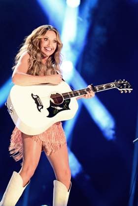 08 June 2023 - Nashville, Tennessee - Carly Pearce. 2023 CMA Music Fest Nightly Concert held at Nissan Stadium. Photo Credit: Dara-Michelle Farr AdMedia 293217 2023-06-08 Tennessee Nashville Etats-Unis  Copyright: xAdMediax STAR_293217_075