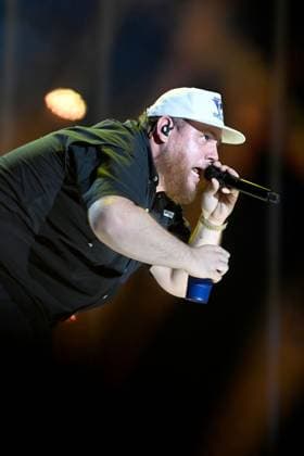08 June 2023 - Nashville, Tennessee - Luke Combs. 2023 CMA Music Fest Nightly Concert held at Nissan Stadium. Photo Credit: Dara-Michelle Farr AdMedia 293217 2023-06-08 Tennessee Nashville Etats-Unis  Copyright: xAdMediax STAR_293217_078
