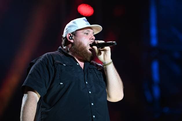 08 June 2023 - Nashville, Tennessee - Luke Combs. 2023 CMA Music Fest Nightly Concert held at Nissan Stadium. Photo Credit: Dara-Michelle Farr AdMedia 293217 2023-06-08 Tennessee Nashville Etats-Unis  Copyright: xAdMediax STAR_293217_079