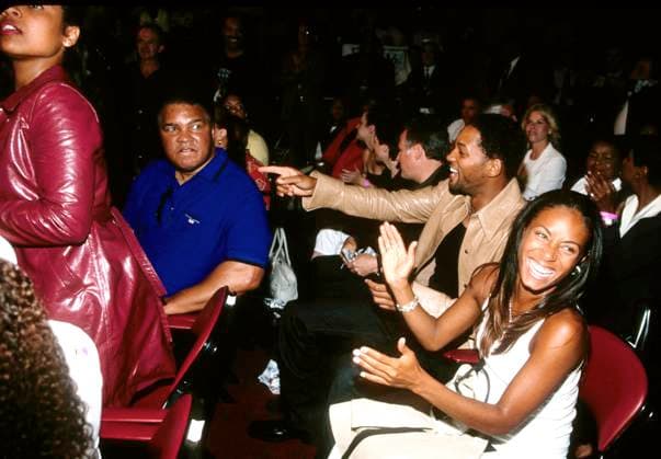 Muhammad Ali, Will Smith, Jada Pinkett Smith attending Muhammad s daughter, Laila s boxing match, Universal Ampitheatre, Los Angeles, CA, Sept 20, 2000. *exclusive* ph: Ron Wolfson Everett Collection (Ali, WillSmith&JadaPinkett)RWFA003 UW152 PUBLICATIONXNOTxINxCANxCHNxFRAxITAxJPNxNORxPOLxRUSxESPxUKxUSA Copyright: xx RWFA003 UW152