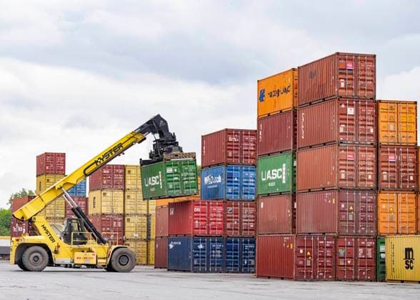 June 9, 2023, MONTREAL, PQ, CANADA: A shipping container is pulled from a stack at a transloading and container storage facility in Montreal, Friday, June 9, 2023. MONTREAL CANADA  - ZUMAc35_ 20230609_zaf_c35_086 Copyright: xChristinnexMuschix