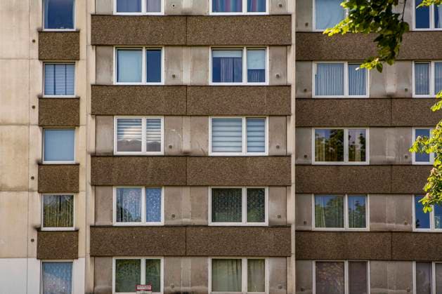 Die Fassade eines Mehrfamilienhauses in Köln-Worringen ( NRW ). Wohnhaus *** The facade of an apartment building in Cologne Worringen NRW residential building