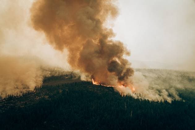 Wildfires Burning - Quebec Handout picture, dated on June 4, 2023 in Baie Penicouane, Quebec, Canada. Members of SOPFEU, Socià tà de Protection Des Forets Contre Le Feu, (Forest Fire Protection Company) fight forest fires burning in Quebec, Canada. With more than nine million hectares of land burnt, more than 20,000 residents evacuated and at least 400 fires still active, half of which are thought to be out of control, a series of staggering figures revealed on Wednesday by Canada s Minister of Emergency Preparedness, Bill Blair, show that the country is facing an unprecedented battle against raging forest fires. Ten new forest fires broke out in Canada on Friday, bringing the total number of forest fires in the country so far this year to Copyright: xABACAx 856477_040 ABACAx 856477_040