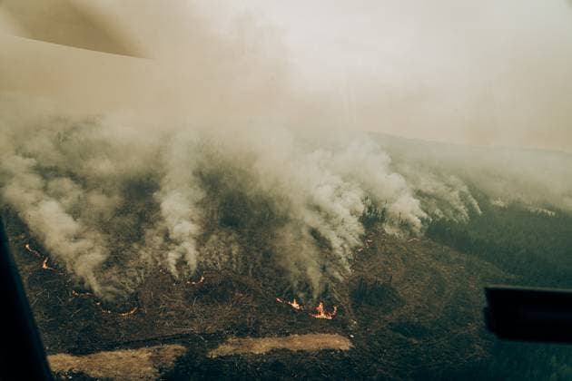 Wildfires Burning - Quebec Handout picture, dated on June 4, 2023 in Baie Penicouane, Quebec, Canada. Members of SOPFEU, Socià tà de Protection Des Forets Contre Le Feu, (Forest Fire Protection Company) fight forest fires burning in Quebec, Canada. With more than nine million hectares of land burnt, more than 20,000 residents evacuated and at least 400 fires still active, half of which are thought to be out of control, a series of staggering figures revealed on Wednesday by Canada s Minister of Emergency Preparedness, Bill Blair, show that the country is facing an unprecedented battle against raging forest fires. Ten new forest fires broke out in Canada on Friday, bringing the total number of forest fires in the country so far this year to Copyright: xABACAx 856477_041 ABACAx 856477_041