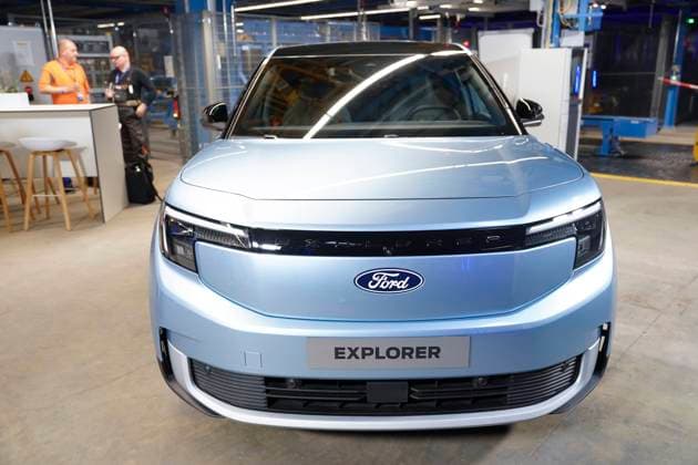 Eroeffnungsfeier des Ford Cologne Electric Vehicle Center in Koeln Foto des neuen rein elektrischen Ford Explorer, der im Werk Koeln-Niehl gebaut wird Koeln Nordrhein-Westfalen Deutschland *** Opening ceremony of the Ford Cologne Electric Vehicle Center in Cologne Photo of the new all-electric Ford Explorer being built at the Cologne Niehl plant Cologne North Rhine-Westphalia Germany
