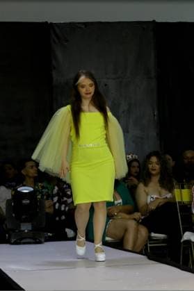 Jessica Jacinto, Model mit Down-Syndrom bei Angel Venegas Modenschau in Valencia, Venezuela June 11, 2023: June 12, 2022. Jessica Jacinto, the Venezuelan model with Down syndrome, was present and paraded Sprint summer, made by fashion designer Angel Venegas, in the state city of Valencia, Carabobo state. Venezuela. Photo: - ZUMAhe3_ 20230611_zbp_he3_030 Copyright: xJuanxCarlosxHernandezx