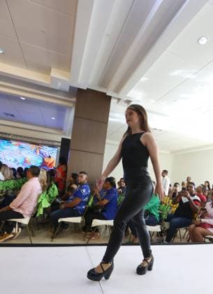Jessica Jacinto, Model mit Down-Syndrom bei Angel Venegas Modenschau in Valencia, Venezuela June 11, 2023: June 12, 2022. Jessica Jacinto, the Venezuelan model with Down syndrome, was present and paraded Sprint summer, made by fashion designer Angel Venegas, in the state city of Valencia, Carabobo state. Venezuela. Photo: - ZUMAhe3_ 20230611_zbp_he3_031 Copyright: xJuanxCarlosxHernandezx