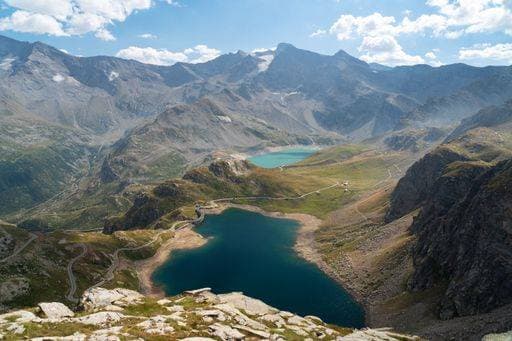 The aerial view of Agnel Lake and Lake Serru. Gran Paradiso National Park, Italy. *** der aerial Ansicht des Agnels See und See Serru Gran Paradiso Nationaler Park, Italien 9948126 RECORD DATE NOT STATED