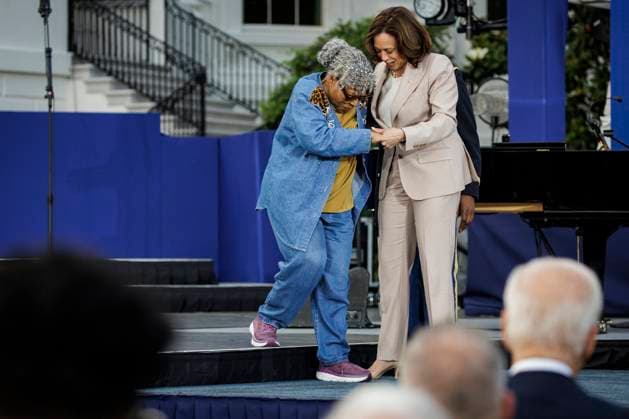 DC: President Biden Hosts a Juneteenth Concert on the South Lawn Vice President Kamala Harris welcomes Opal Lee, also known as the Grandmother of Juneteenth, to the stage during a Juneteenth concert on the South Lawn of the White House on June 13, 2023 in Washington, D.C. Juneteenth celebrates the emancipation of enslaved African Americans on June 19th and was declared a federal holiday in 2021 by President Joe Biden. (Photo by Samuel Corum Pool ABACAPRESS.COM) Washington The White House DC United States  Copyright: xPool ABACAx 856900_014 Pool ABACAx 856900_014
