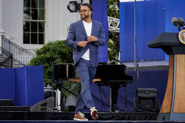 DC: President Biden Hosts a Juneteenth Concert on the South Lawn US rapper and actor Method Man walks on stage to host a Juneteenth concert on the South Lawn of the White House on June 13, 2023 in Washington, D.C. Juneteenth celebrates the emancipation of enslaved African Americans on June 19th and was declared a federal holiday in 2021 by President Joe Biden. (Photo by Samuel Corum Pool ABACAPRESS.COM) Washington The White House DC United States  Copyright: xPool ABACAx 856900_021 Pool ABACAx 856900_021