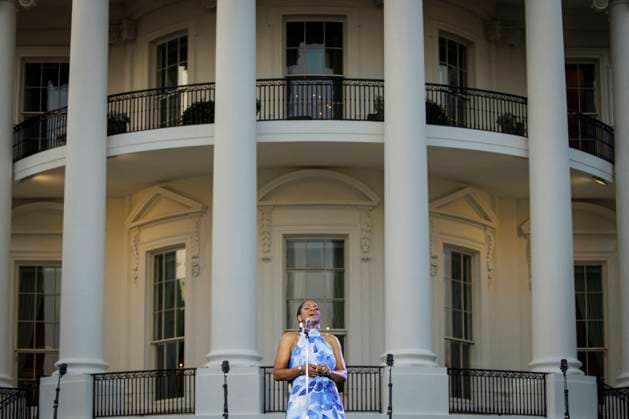 DC: President Biden Hosts a Juneteenth Concert on the South Lawn US actress and singer Audra McDonald performs during a Juneteenth concert on the South Lawn of the White House on June 13, 2023 in Washington, D.C. Juneteenth celebrates the emancipation of enslaved African Americans on June 19th and was declared a federal holiday in 2021 by President Joe Biden. (Photo by Samuel Corum Pool ABACAPRESS.COM) Washington The White House DC United States  Copyright: xPool ABACAx 856900_028 Pool ABACAx 856900_028