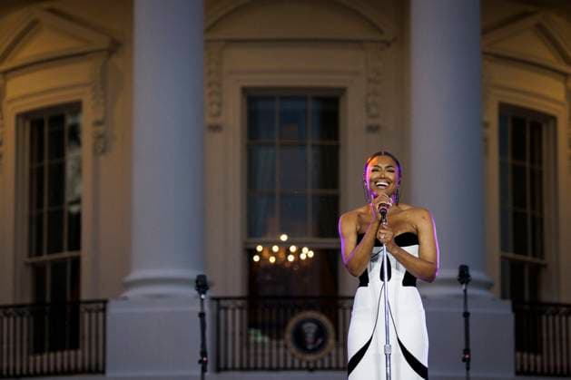 Entertainment Bilder des Tages DC: President Biden Hosts a Juneteenth Concert on the South Lawn US singer and actress Patina Miller performs during a Juneteenth concert on the South Lawn of the White House on June 13, 2023 in Washington, D.C. Juneteenth celebrates the emancipation of enslaved African Americans on June 19th and was declared a federal holiday in 2021 by President Joe Biden. (Photo by Samuel Corum Pool ABACAPRESS.COM) Washington The White House DC United States  Copyright: xPool ABACAx 856900_037 Pool ABACAx 856900_037