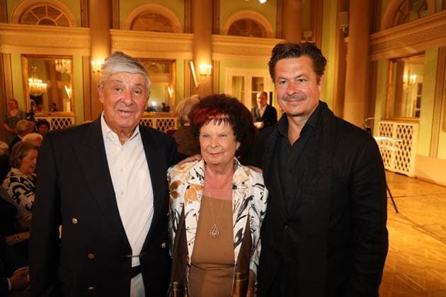 Award of the professional title of Kammerschauspieler Vienna, Josefstadt, 14 06 2023 Michael DANGL with parents