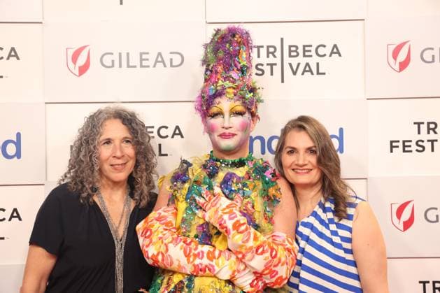 RECORD DATE NOT STATED TriBeCa Film Festival (NEW) Tribeca Film Festival: Taylor Mac™24-Decade History of Popular Music. June 14, 2023, New York, USA: Taylor Mac, Rob Epstein, Jeffrey Friedman, Matt Ray, Machine Bazzle, Joel Stillerman, Linda Brumbach. ,New York s hottest club is Taylor Mac s 24-Decade History of Popular Music. This club has everything: countercultural history, off-the-wall interpretations of America s most recognizable tunes, ping pong warfare, giant inflatable penises making love and war to David Bowie s Heroes, shameless gay melodrama, and of course, MacArthur Fellowship winner Taylor Mac. Credit: Jose Francisco Thenews2 (Foto: Jose Francisco Thenews2 imago images) TriBeCa Film Festival  Copyright: xJosexFranciscox