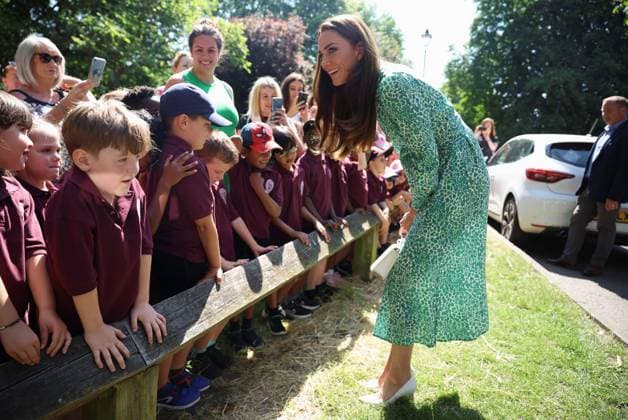 Entertainment Themen der Woche KW24 Entertainment Bilder des Tages Britain s Catherine, Princess of Wales visits Nuneaton Britain s Catherine, Princess of Wales greets schoolchildren outside Riversley Park Children s Centre in Nuneaton, Britain, June 15, 2023., Credit:Avalon.red Avalon UNITED KINGDOM, NUNEATON  Copyright: xAvalon.redx xAvalonx 0783473370