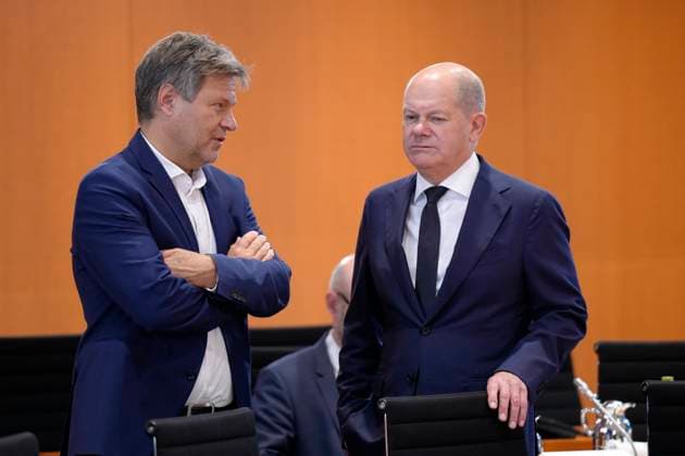 News Themen der Woche KW24 News Bilder des Tages Auftakt der Ministerpraesidentenkonferenz im Kanzleramt Bundeskanzler Olaf Scholz (SPD) gemeinsam mit Bundeswirtschafts- und Klimaminister Robert Habeck (Gruene) beim Auftakt der Ministerpraesidentenkonferenz im Bundeskanzleramt, Berlin, 15.06.2023 Berlin Berlin Deutschland *** Opening of the Ministers Conference at the Chancellors Office Federal Chancellor Olaf Scholz SPD together with Federal Minister of Economics and Climate Robert Habeck Gruene at the opening of the Ministers Conference at the Chancellors Office, Berlin, 15 06 2023 Berlin Berlin Germany