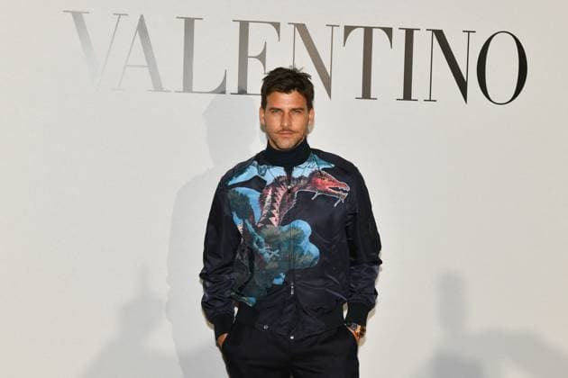 PFW - Valentino Photocall Johannes Huebl attends the Valentino Menswear Fall Winter 2020-2021 show as part of Paris Fashion Week on January 15, 2020 in Paris, France. Photo by Laurent Zabulon ABACAPRESS  Copyright: xZabulonxLaurent ABACAx 716101_001 ZabulonxLaurent ABACAx 716101_001