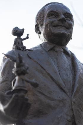 Unveiling Of A Statue Of Rene Goscinny - Paris Asterix and the Little Nicholas are seen on the statue of Rene Goscinny in Paris, France on January 23, 2020. Photo by Florent Bardos ABACAPRESS.COM Paris France  Copyright: xBardosxFlorent ABACAx 717306_033 BardosxFlorent ABACAx 717306_033