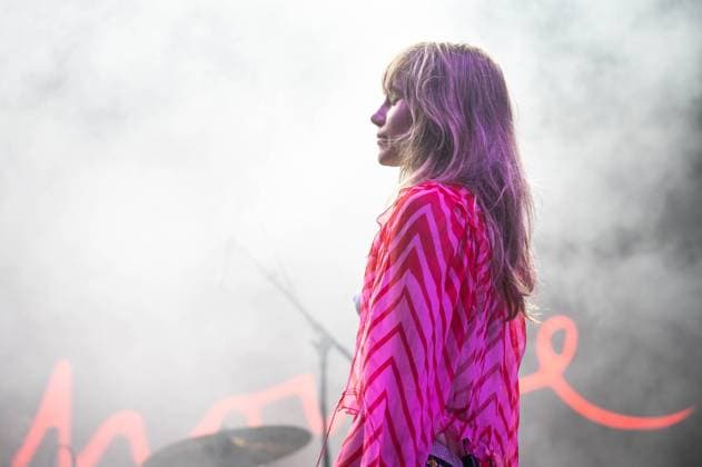 June 15, 2023, Manchester, Tennessee, United States: Suki Waterhouse performs during Day 1 of the 2023 Bonnaroo Music & Arts Festival on June 15, 2023 in Manchester, Tennessee. Manchester United States - ZUMAs181 20230615_zea_s181_075 Copyright: xDarrenxEaglesx