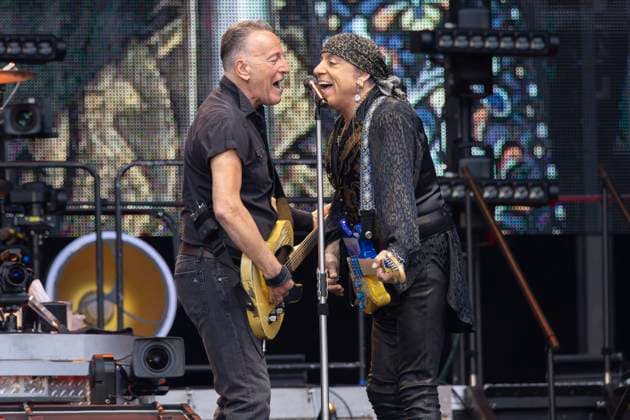Entertainment Themen der Woche KW24 Entertainment Bilder des Tages Bruce Springsteen performs at Villa Park Bruce Springsteen and Steve Van Zandt perform with the E-Street Band at Villa Park, Birmingham, England, 16th June 2023, Credit:Mike Gray Avalon  Copyright: xMikexGrayx xAvalonx 0783826824