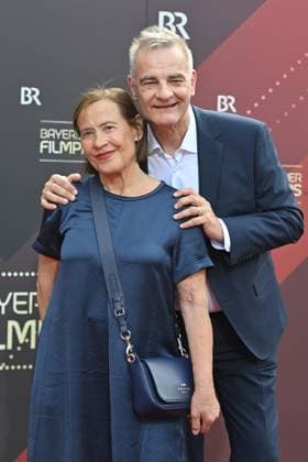 Heinrich SCHAFMEISTER actor, with wife Jutta red carpet, red carpet, Bavarian Film Award 2023 on 16 06 2023 in the Prinzregententheater in Munich