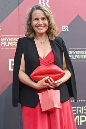 Marie Theres KROETZ RELIN actress , single image,cropped single image,half figure,half figure red carpet,red carpet,Bavarian Film Award 2023 on 16 06 2023 in Prinzregententheater in Munich