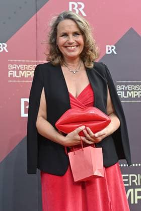 Marie Theres KROETZ RELIN actress , single image,cropped single image,half figure,half figure red carpet,red carpet,Bavarian Film Award 2023 on 16 06 2023 in Prinzregententheater in Munich