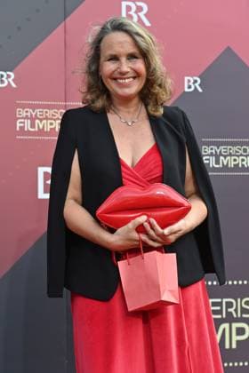 Marie Theres KROETZ RELIN actress , single image,cropped single image,half figure,half figure red carpet,red carpet,Bavarian Film Award 2023 on 16 06 2023 in Prinzregententheater in Munich