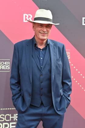 Herbert KNAUP actor , single image,cropped single image,half figure,half figure red carpet,red carpet,Bavarian Film Award 2023 on 16 06 2023 in Prinzregententheater in Munich
