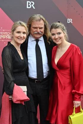 Music producer Leslie Mandoki M arrives with his wife Eva l and daughter Lara r Red Carpet,Red Carpet,Bavarian Film Award 2023 at Prinzregententheater in Munich on 16 06 2023