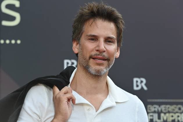 Florian Odendahl Schasuspieler , single image,cropped single image,portrait,portrait red carpet,red carpet,Bavarian Film Award 2023 on 16 06 2023 in the Prinzregententheater in Munich