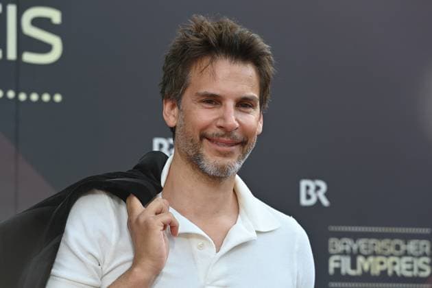 Florian Odendahl Schasuspieler , single image,cropped single image,portrait,portrait red carpet,red carpet,Bavarian Film Award 2023 on 16 06 2023 in the Prinzregententheater in Munich