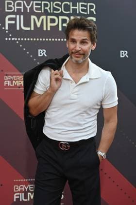 Florian Odendahl Schasuspieler , single image,cropped single image,half figure,half figure red carpet,red carpet,Bavarian Film Award 2023 on 16 06 2023 in the Prinzregententheater in Munich