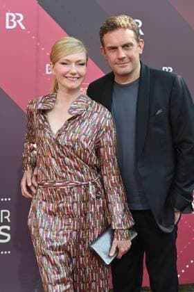 Actor Sebastian Bezzel with his wife Johanna Christine Gehlen red carpet, red carpet, Bavarian Film Award 2023 on 16 06 2023 in the Prinzregententheater in Munich