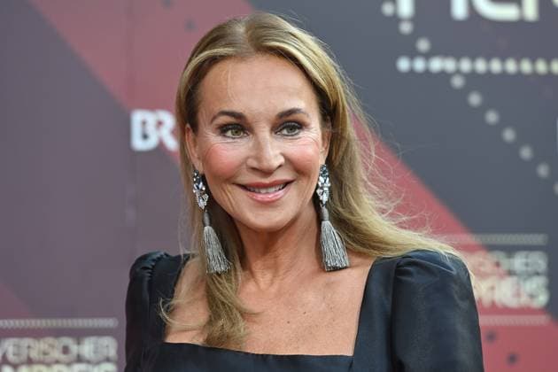 Caroline BEIL presenter, single image, cropped single image, portrait, portrait red carpet, red carpet, Bavarian Film Award 2023 on 16 06 2023 in the Prinzregententheater in Munich