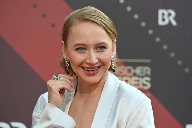 Anna Maria MUEHE actress, single image, cropped single image, portrait, portrait red carpet, red carpet, Bavarian Film Award 2023 on 16 06 2023 in the Prinzregententheater in Munich