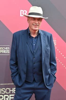 Herbert KNAUP actor , single image,cropped single image,half figure,half figure red carpet,red carpet,Bavarian Film Award 2023 on 16 06 2023 in Prinzregententheater in Munich