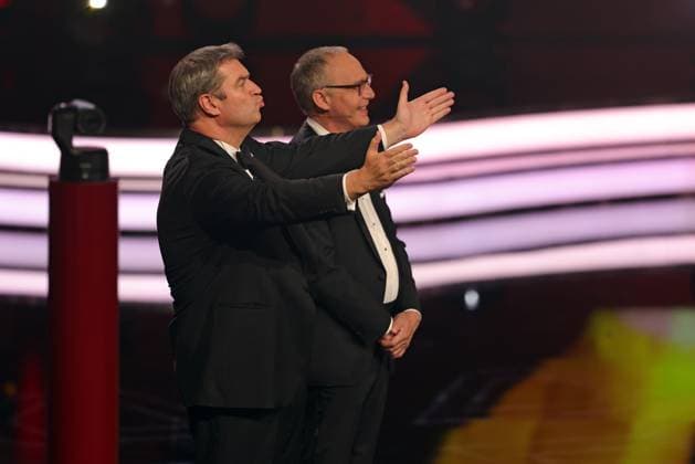 Markus Söder Bavarian Film Award 2022 Bavarian Prime Minister Dr Markus Söder li sends honorary award winner Michael Bully Herbig a kiss at the 44 Bavarian Film Award 2022 ceremony on 16 06 2023 at the Prinzregententheater Munich, Bavaria, Germany