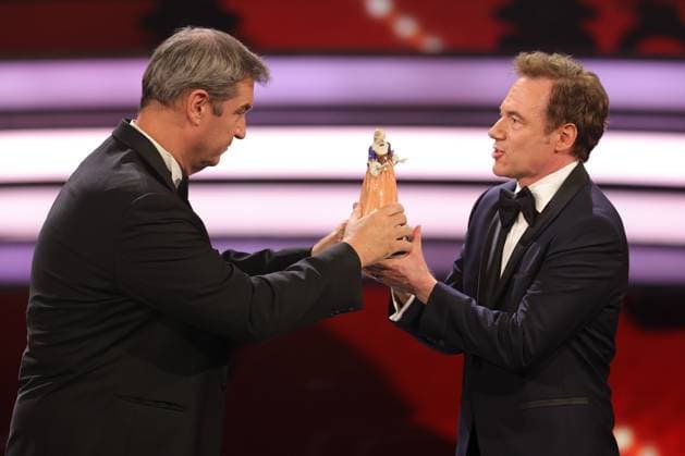 Markus Söder and Michael Bully Herbig award ceremony Bavarian Film Award 2022 Bavarian Prime Minister Dr Markus Söder li presents Michael Bully Herbig with the honorary award award ceremony of the 44 Bavarian Film Award 2022 on 16 06 2023 in Munich Prinzregententheater Munich, Bavaria, Germany