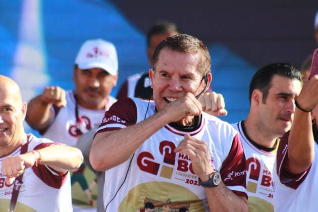 June 17, 2023 in Mexico City, Mexico: Julio Cesar ChoÂ¡vez, former world boxing champion ahead the Massive Boxing Class in the Mexico City ZoÂ³calo, with hundreds of people in attendance. On June 17, 2023 in Mexico City, Mexico. Mexico City Mexico - ZUMAe321 20230617_zia_e321_048 Copyright: xCarlosxSantiagox