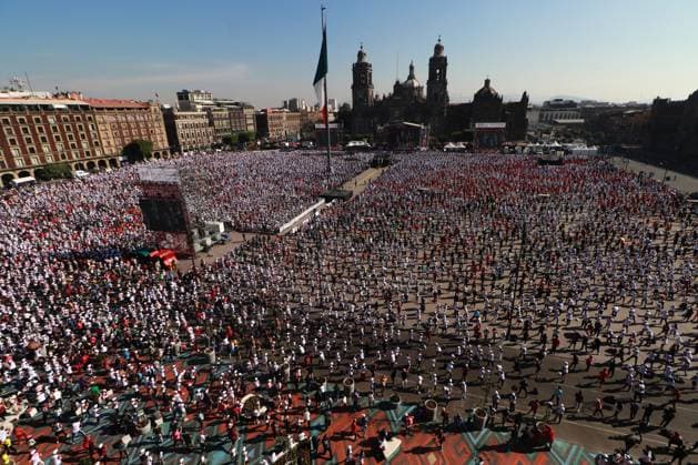June 17, 2023 in Mexico City, Mexico: Hundred of Personstake part during the Massive Boxing Class in the Mexico City ZoÂ³calo, headed by personalities from Mexican boxing . On June 17, 2023 in Mexico City, Mexico. Mexico City Mexico - ZUMAe321 20230617_zia_e321_054 Copyright: xCarlosxSantiagox