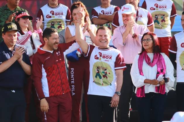 June 17, 2023 in Mexico City, Mexico: Hundred of Personstake part during the Massive Boxing Class in the Mexico City ZoÂ³calo, headed by personalities from Mexican boxing . On June 17, 2023 in Mexico City, Mexico. Mexico City Mexico - ZUMAe321 20230617_zia_e321_060 Copyright: xCarlosxSantiagox