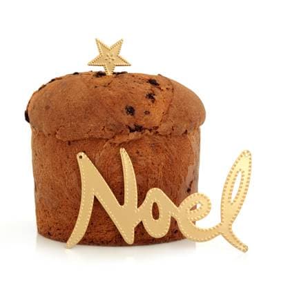 Panettone christmas cake with gold noel sign and star symbol, isolated over white background. Copyright: xmarilynxbarbonex xDesignxPicsx , 31625638 Copyright: marilynxbarbonex xDesignxPics 31625638 !ACHTUNG AUFNAHMEDATUM GESCHÄTZT! RECORD DATE NOT STATED