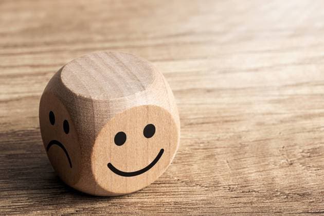 18 June 2023: Wooden cube with a happy face in the light and a sad face in the shadow. Depression and Mental Health Concept PHOTOMONTAGE *** Würfel aus Holz mit einem glücklichen Gesicht im Licht und einem traurigem Gesicht im Schatten. Depression und Mentale Gesundheit Konzept FOTOMONTAGE