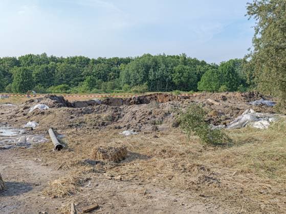 News Themen der Woche KW24 News Bilder des Tages Kampfmittelbeseitigung in Hannover-Vahrenheide Die 10 Zentner Weltkriegsbombe mit Langzeitzünder hinterließ nach der Sprengung einen beachtlichen Krater. *** Explosive ordnance disposal in Hannover Vahrenheide The 10 hundredweight World War II bomb with long-life fuse left a considerable crater after detonation Copyright: xBerndxGüntherx