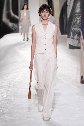 PFW - Hermes - Runway A model walks the runway during the Hermes Womenswear Spring Summer 2021 show as part of Paris Fashion Week on October 3, 2020, France. Photo by Alain Gil-Gonzalez ABACAPRESS.COM  Copyright: xGil-GonzalezxAlain ABACAx 743873_022 Gil-GonzalezxAlain ABACAx 743873_022