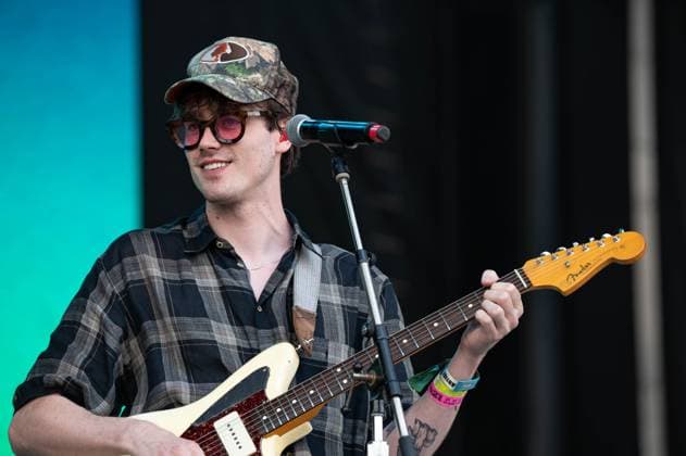 June 18, 2023, Manchester, Tennessee, United States: Jake Luppen with Hippo Campus performs on Day 4 of the 2023 Bonnaroo Music & Arts Festival on June 18, 2023 in Manchester, Tennessee. Manchester United States - ZUMAs181 20230618_zea_s181_056 Copyright: xDarrenxEaglesx